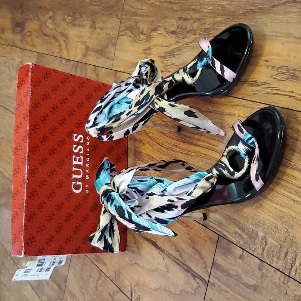 NWT Guess Fresno Scarf Tie Heels Sandals Size 9